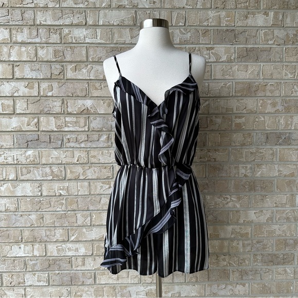 BCBGeneration Striped Romper Size S 🌸 - Picture 9 of 16